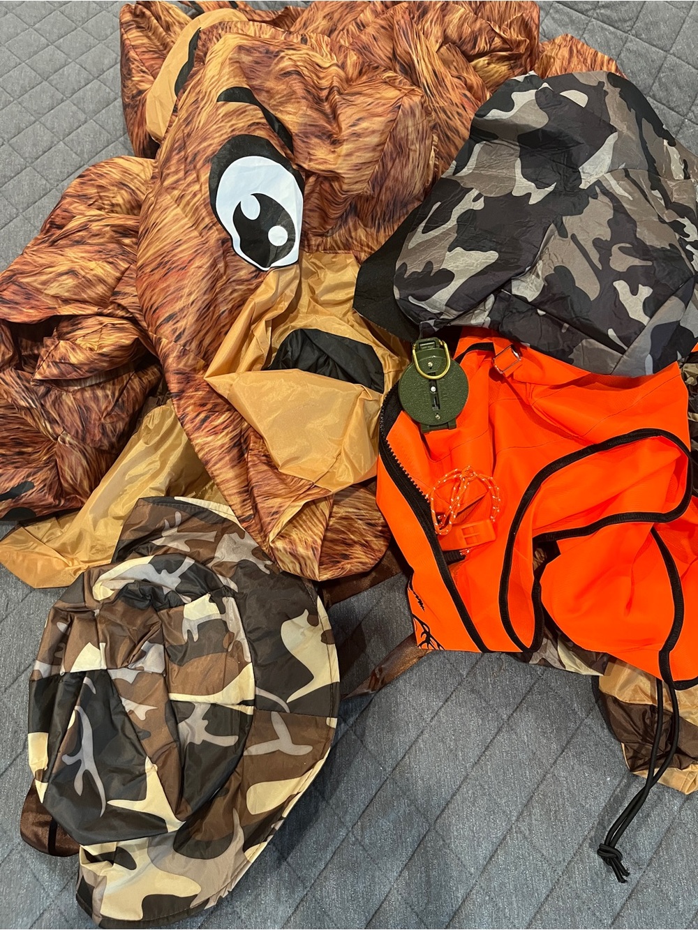 Adult Costume Set—inflatable Bear and Hunter